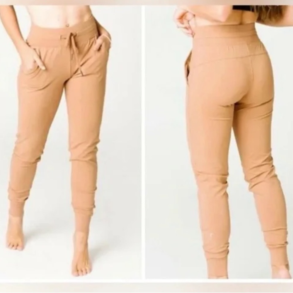 NWT Zyia Active Camel Ascend Joggers Size M.